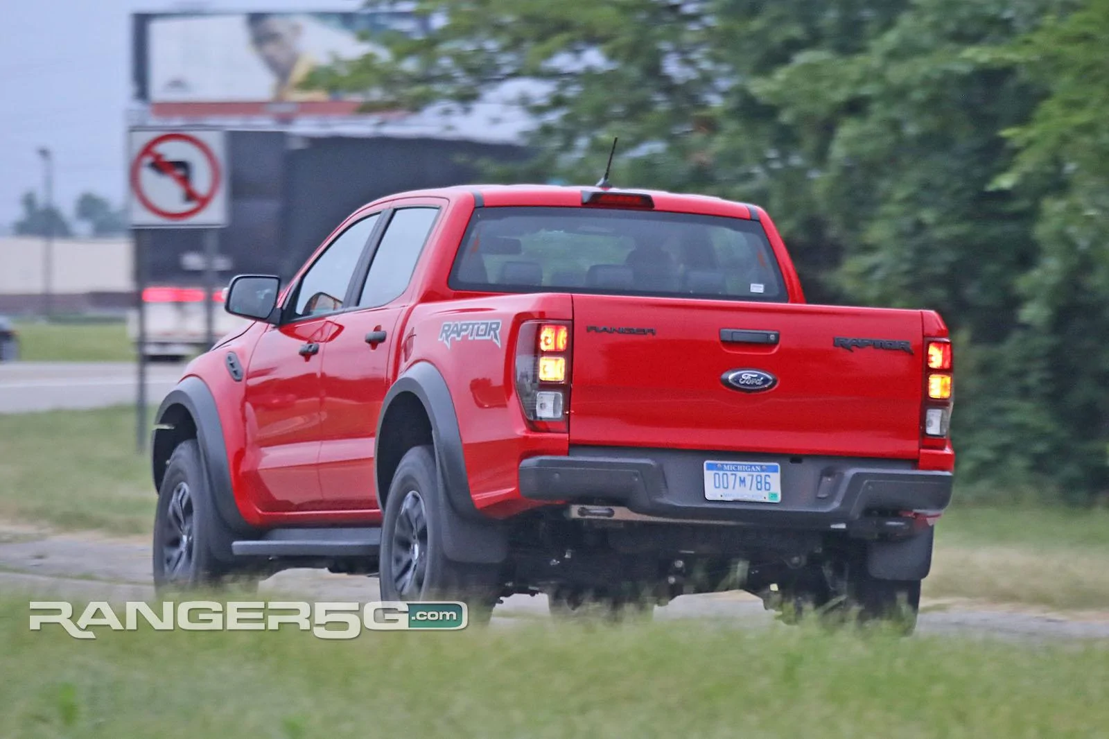 2020-Ford-Ranger-Raptor-8.webp