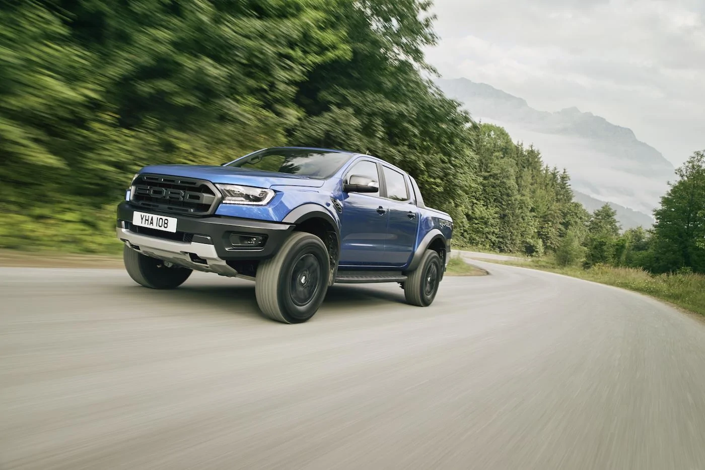 2018_FORD_RANGER_RAPTOR_WILDTRAK_Shot29_34FrontDynamic_Tarmac_05.webp