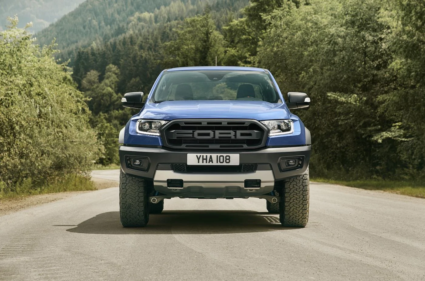 2018_FORD_RANGER_RAPTOR_WILDTRAK_Shot16_FullFrontStatic_Tarmac_04.webp