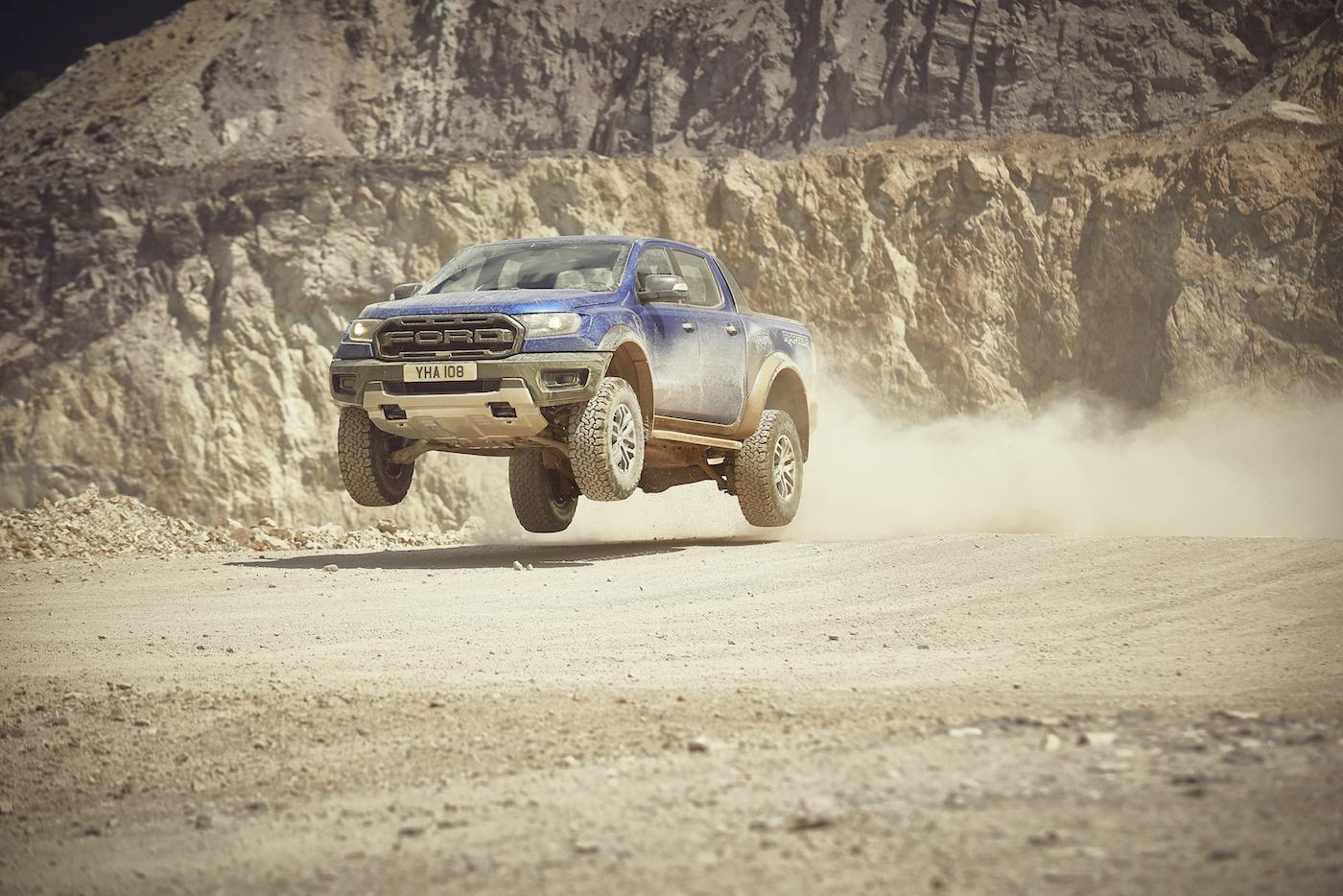 2018_FORD_RANGER_RAPTOR_WILDTRAK_Shot9_34FrontDynamic_Jump_01.jpg