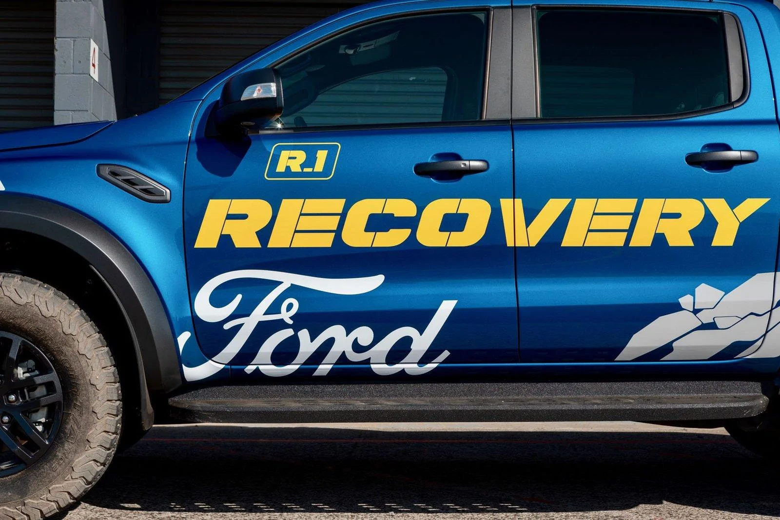 ford-performance-ranger-raptor-supercars-recovery-vehicle-livery-profile-6.webp