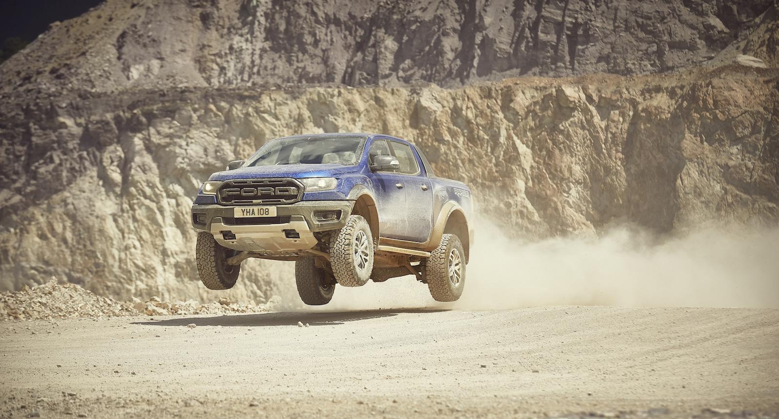 2018_FORD_RANGER_RAPTOR_WILDTRAK_Shot9_34FrontDynamic_Jump_01.jpg