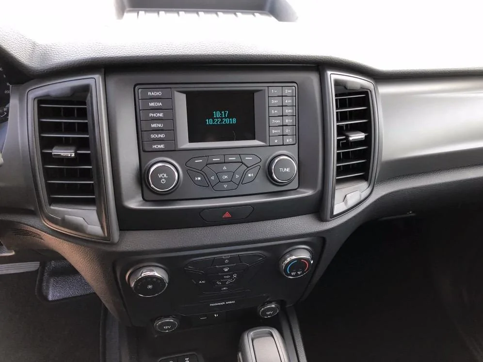 2019-Ranger-XL-interior-1.webp