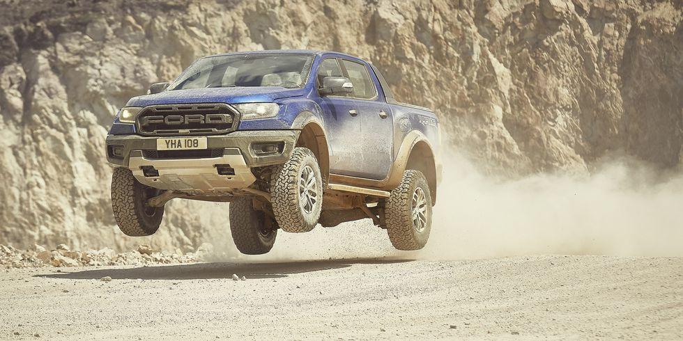 2018-ford-ranger-raptor-wildtrak-shot9-34frontdynamic-jump-01-1539964228.jpg