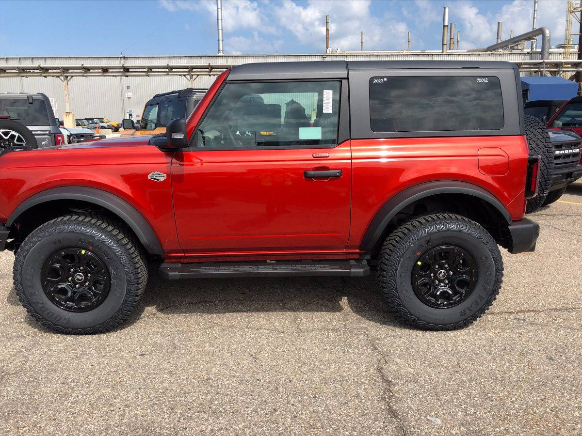 Hot-Pepper-Red-2022-Bronco-2.jpg