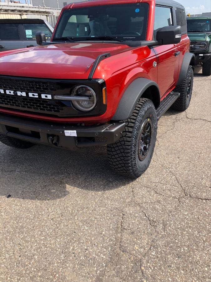 Hot-Pepper-Red-2022-Bronco-4.jpg