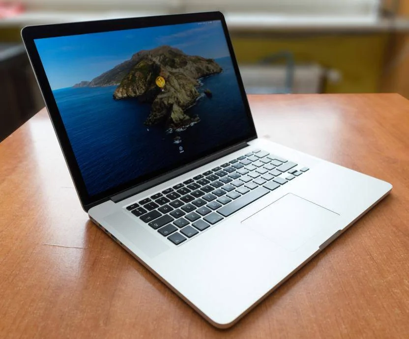 apple-macbook-pro-15.4-retina-slika-124409377.webp