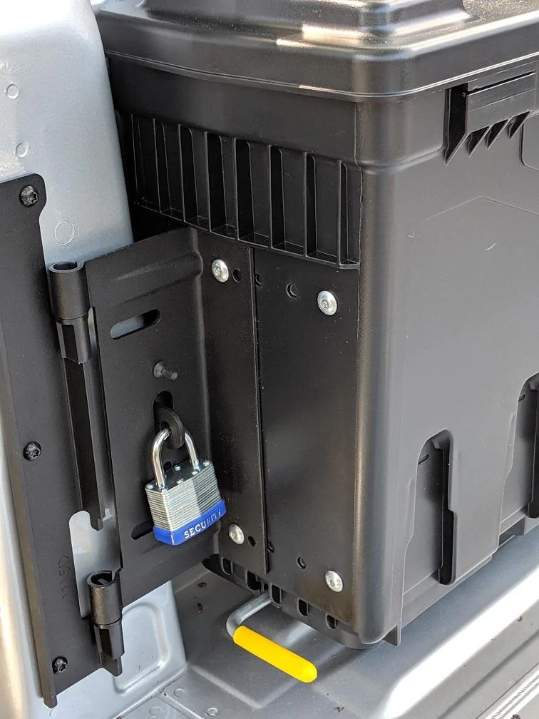 swing box lock.webp