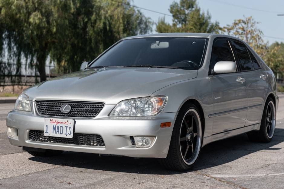 2003_lexus_is_15820631675ef66e7dff9f98764d2003_lexus_is_1582063166fcd208c652a0e1-af90-4ead-b2b...jpg