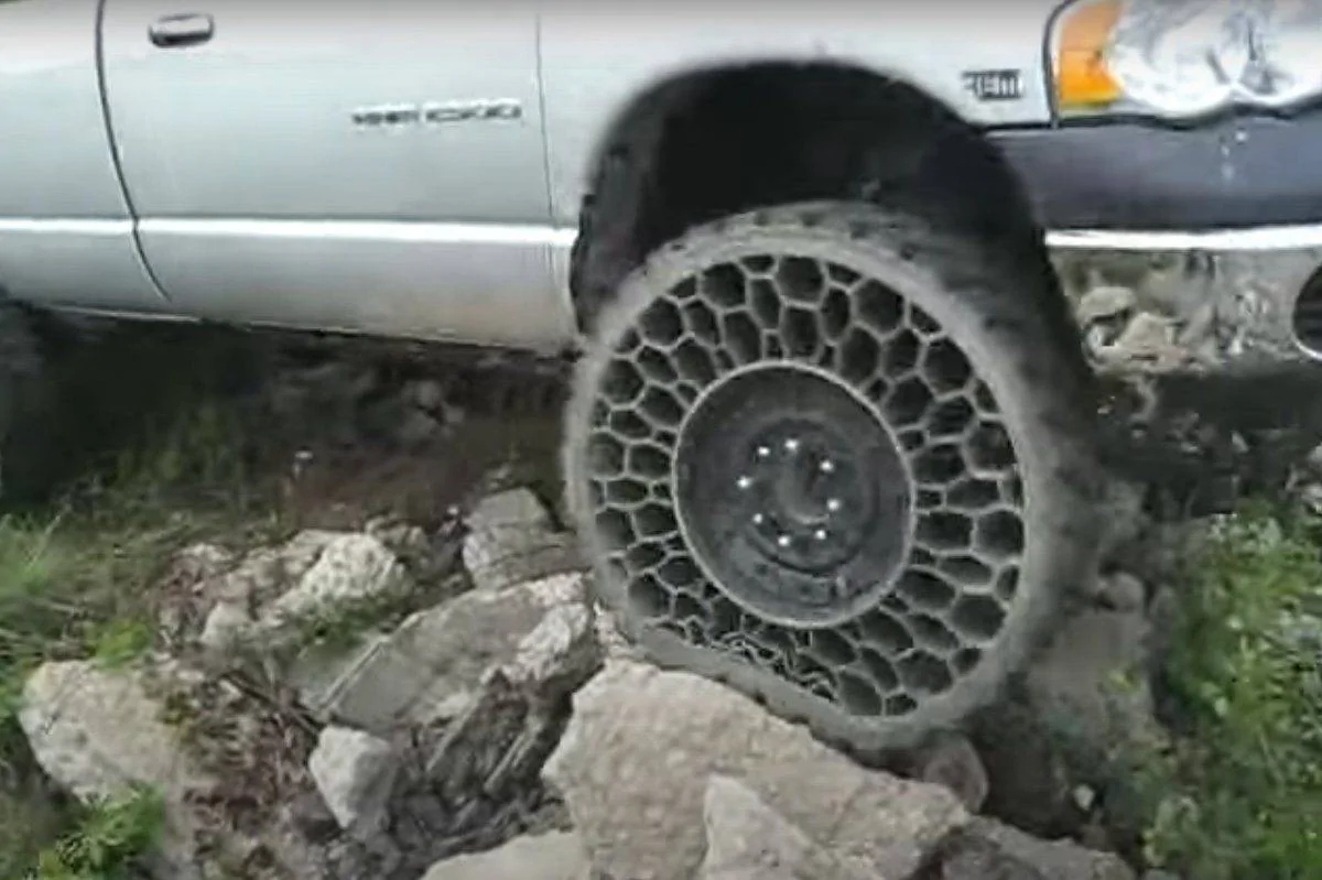 airless-tires-e1608049250466.webp