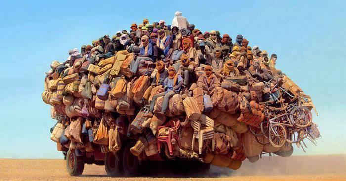 overloaded-vehicles-around-the-world-fb2__700.jpg