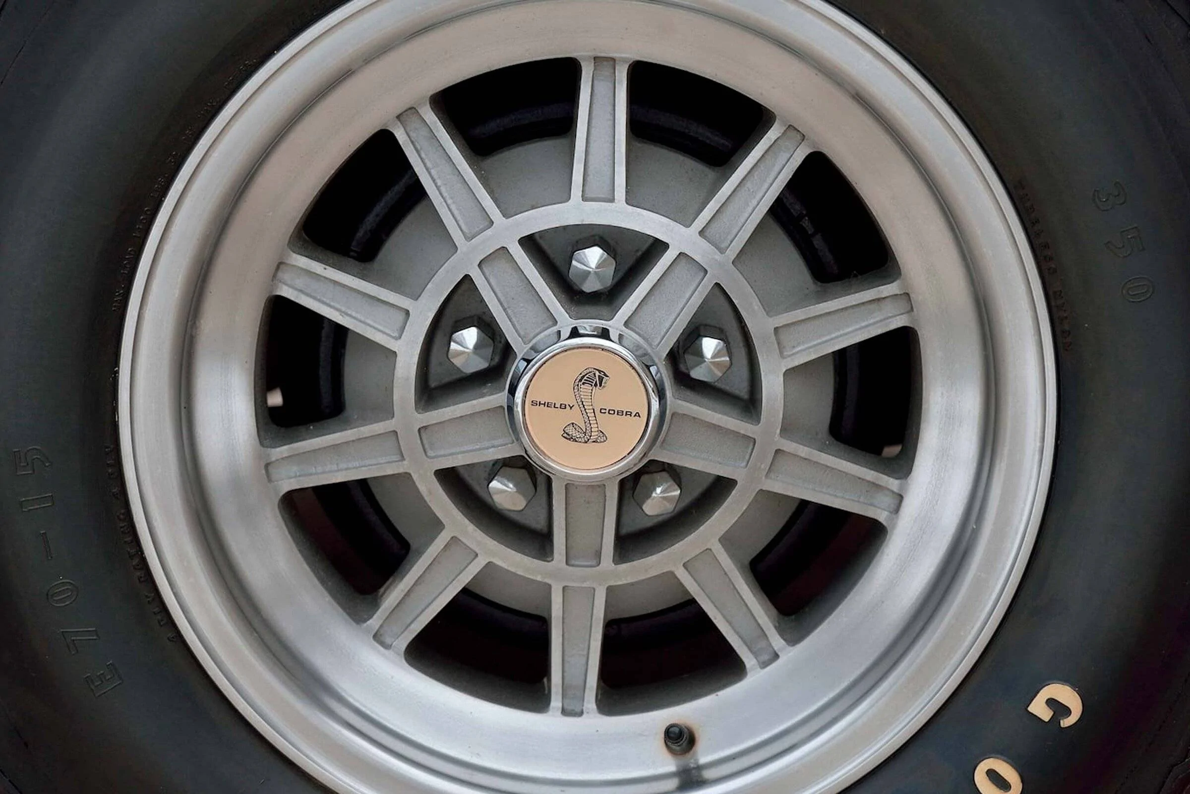 14-1967-Mustang-Shelby-GT500-wheels.webp
