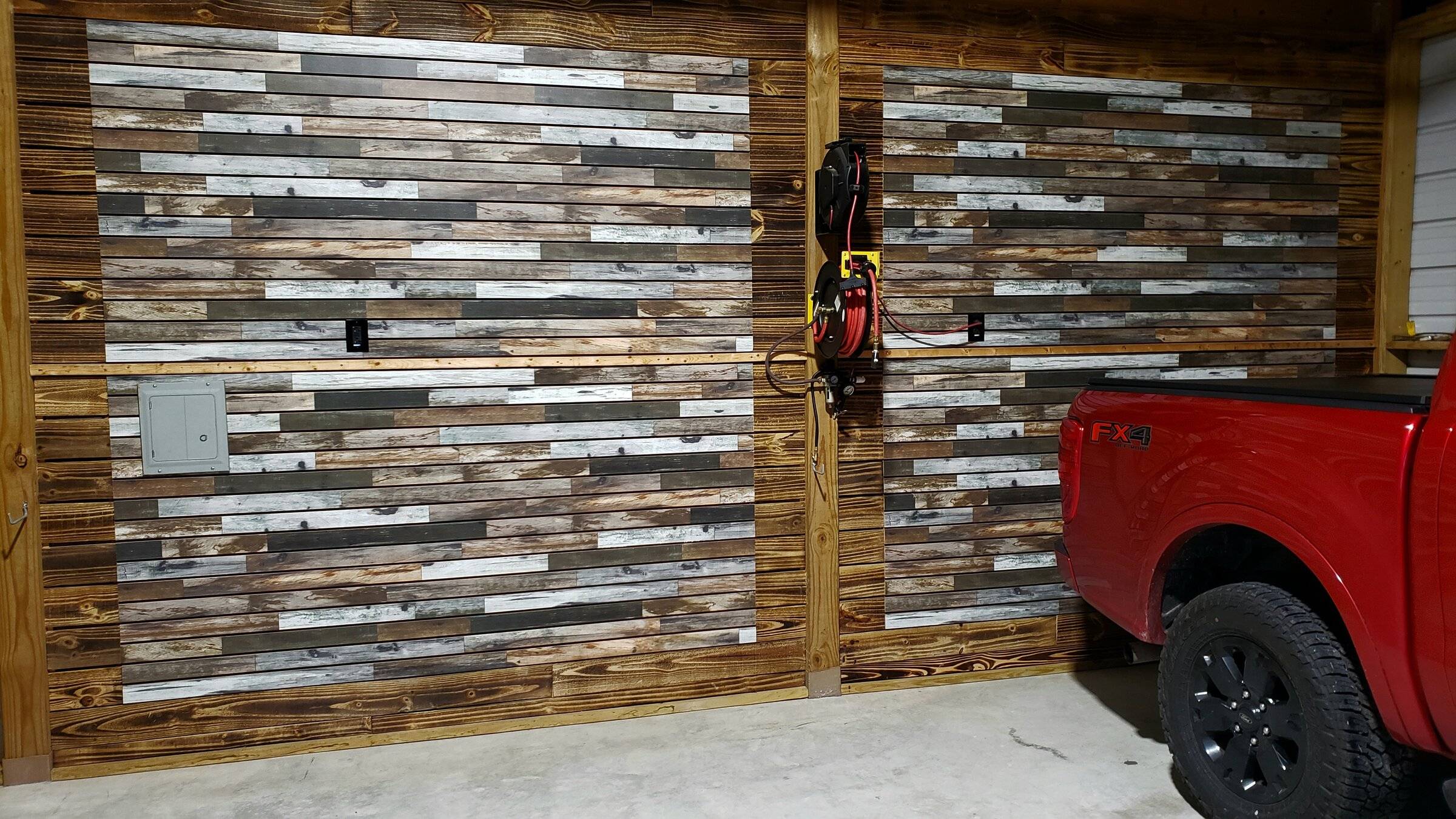 Backwall garage.jpg