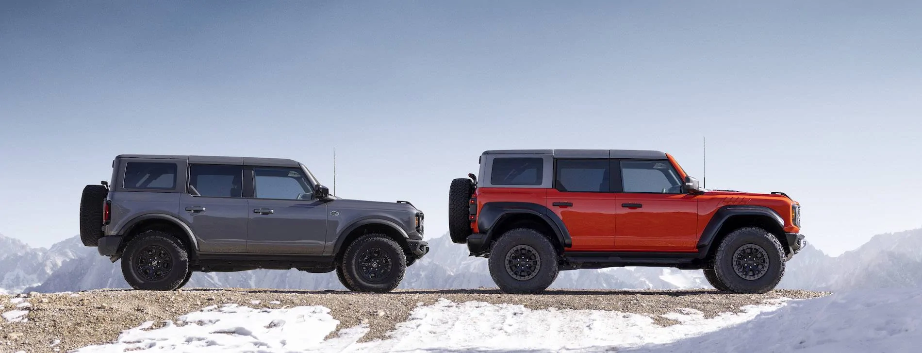 2022 Ford Bronco Raptor_Wildtrak_02.webp