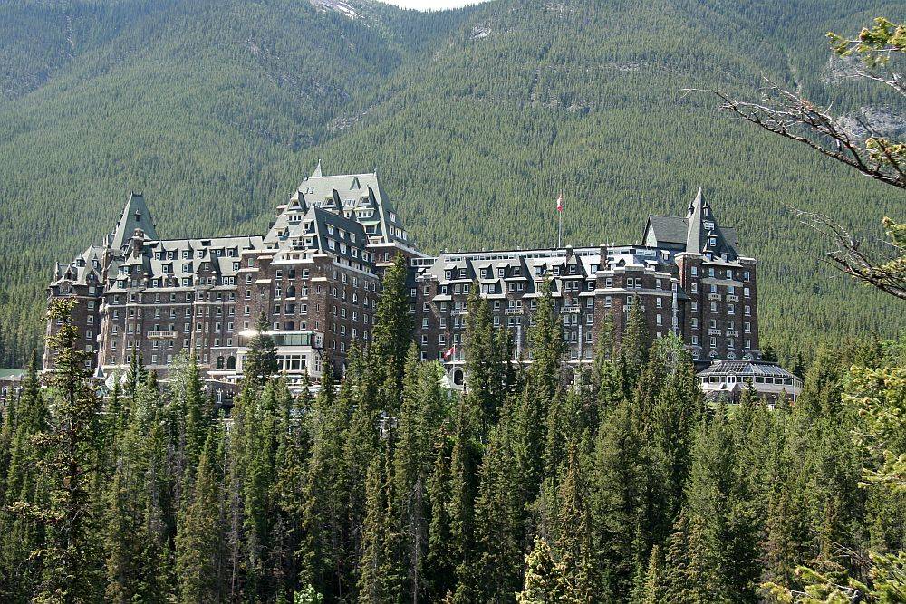 Banff Fairmont Hotel.jpg