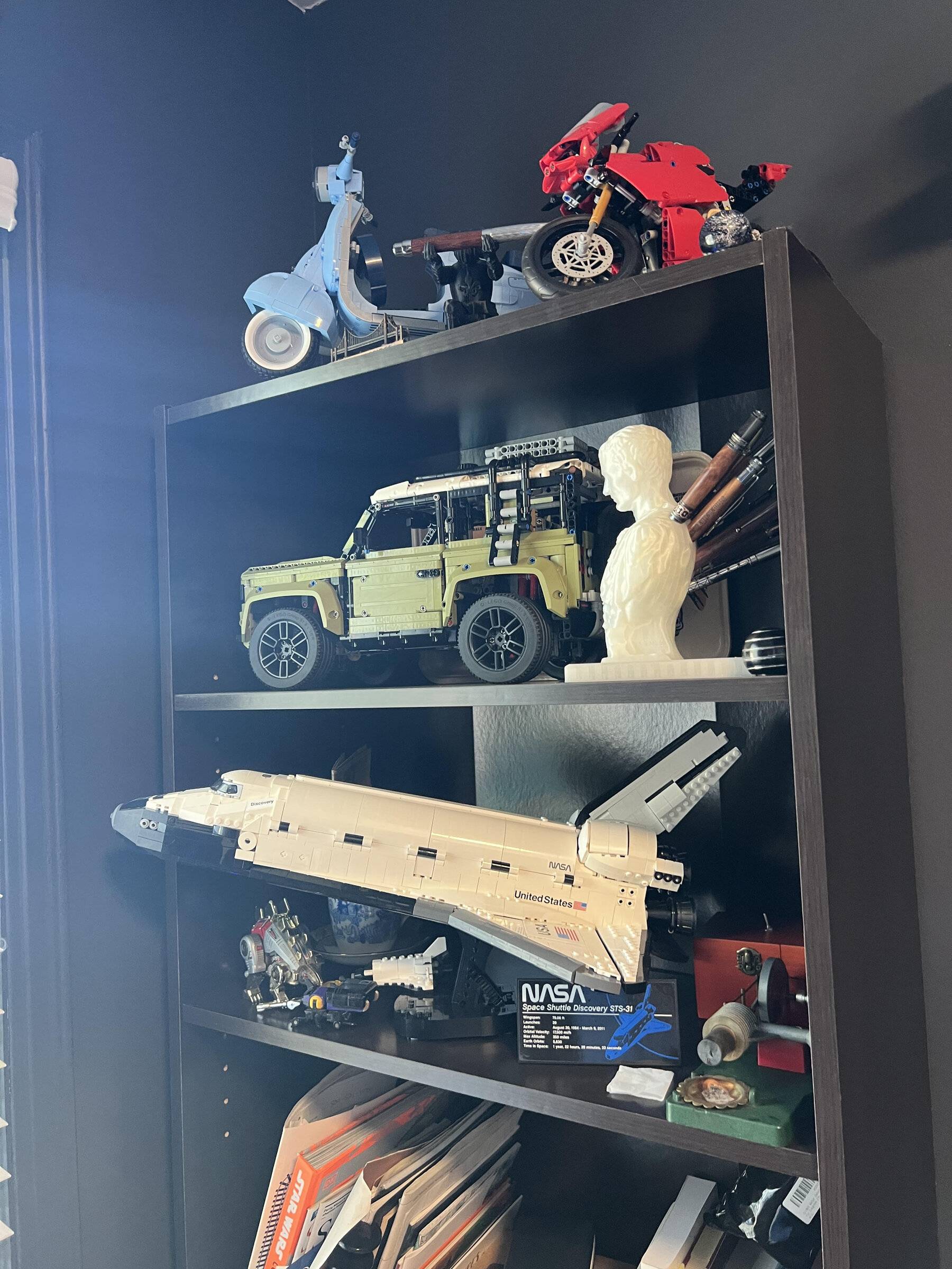 Bookshelf Lego.jpg