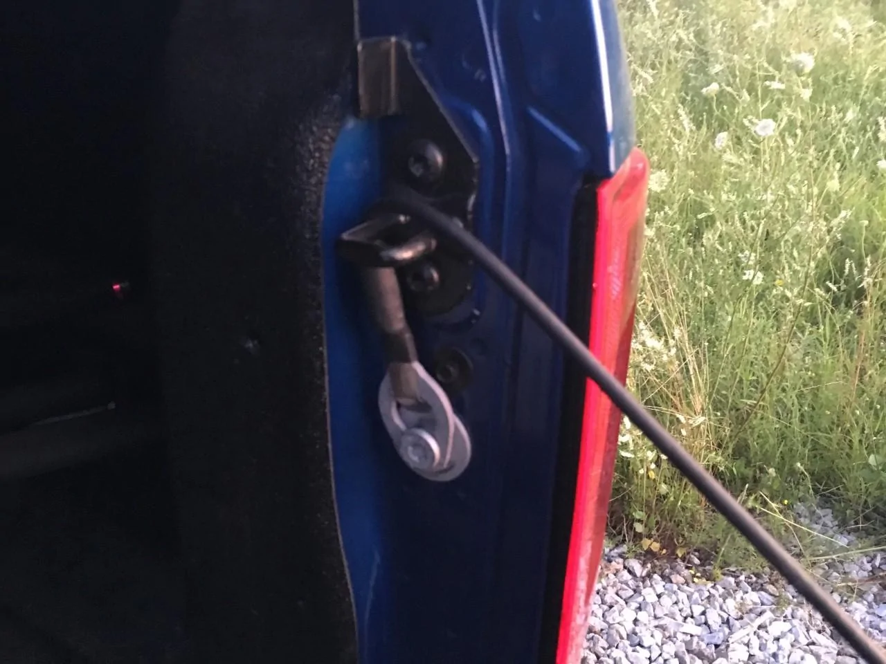 tailgate cable.webp