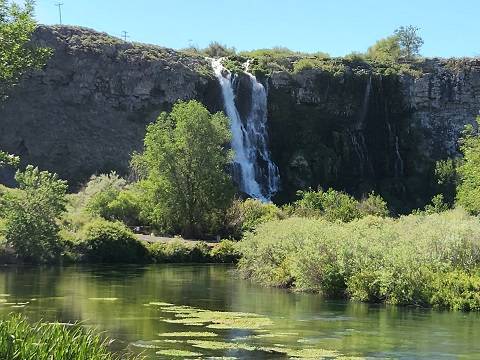 Waterfall near Ritter Island 2.jpg