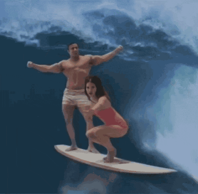 lana-del-rey-surfing.gif