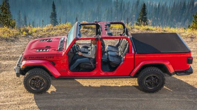 Ford-Bronco-Convertible-Jeep-Gladiator.jpeg