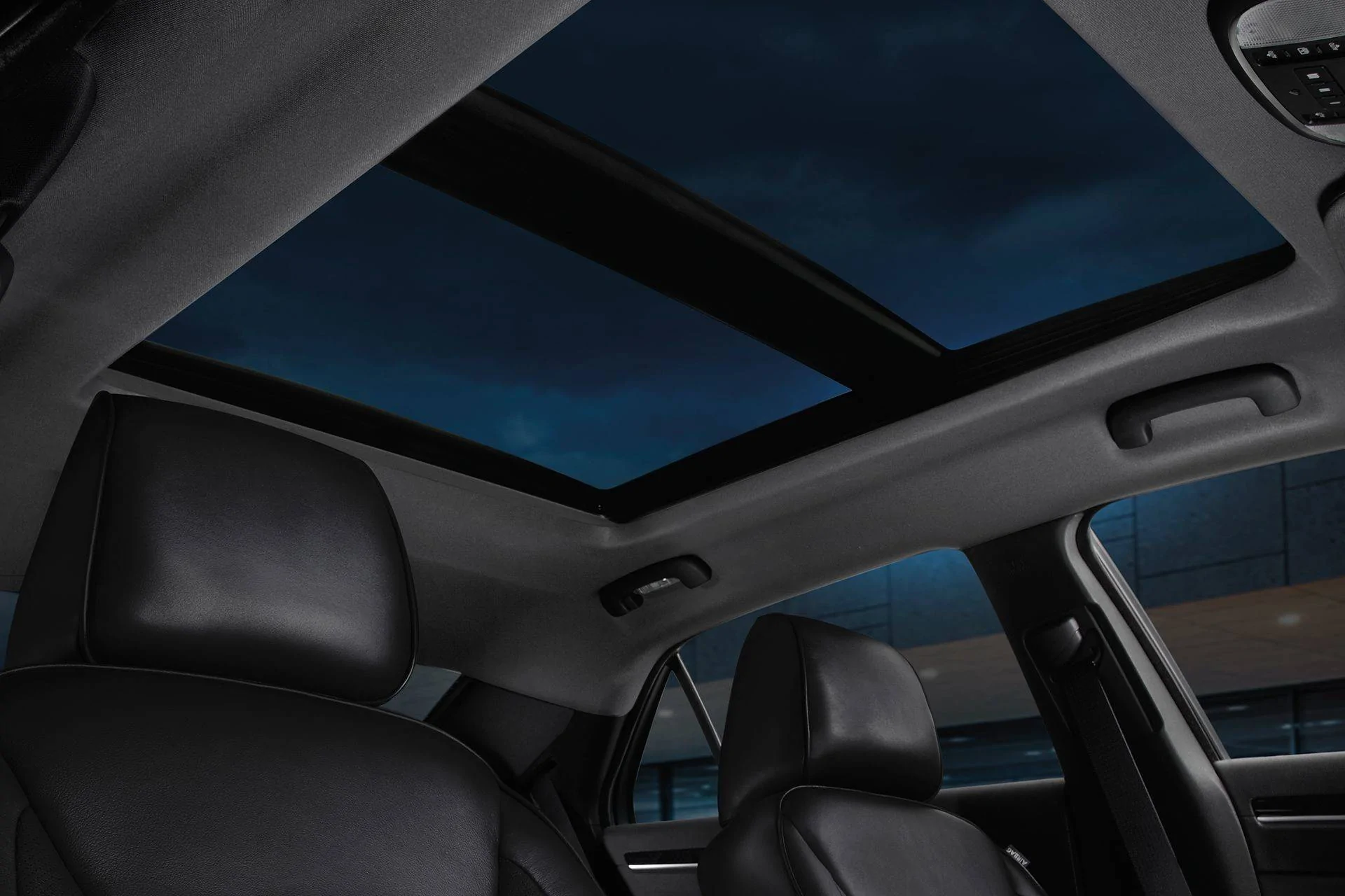 2019-chrysler-300-panoramic-sunroof_d8045ea610b8cfab7d41eec2316a9fa8-1920x1280.webp