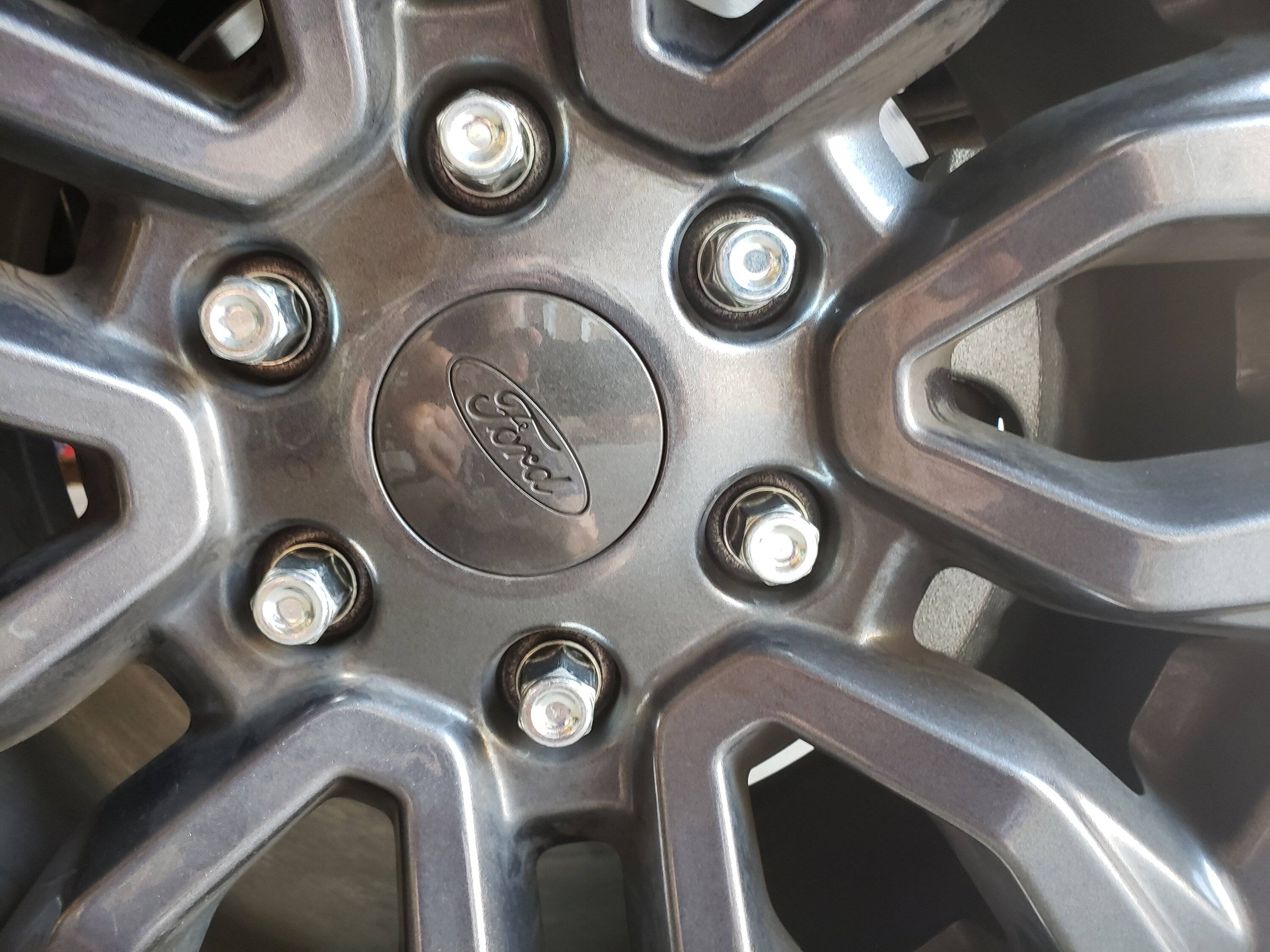 Lug nuts.jpg