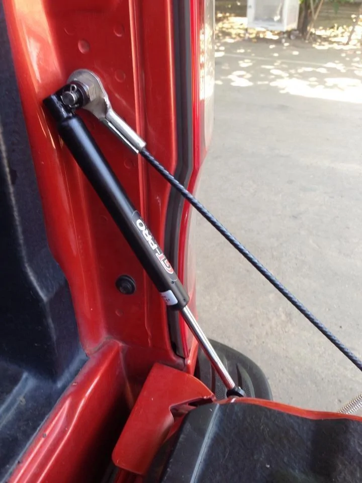 4wd-rear-Tailgate-slow-down-shock-up.webp