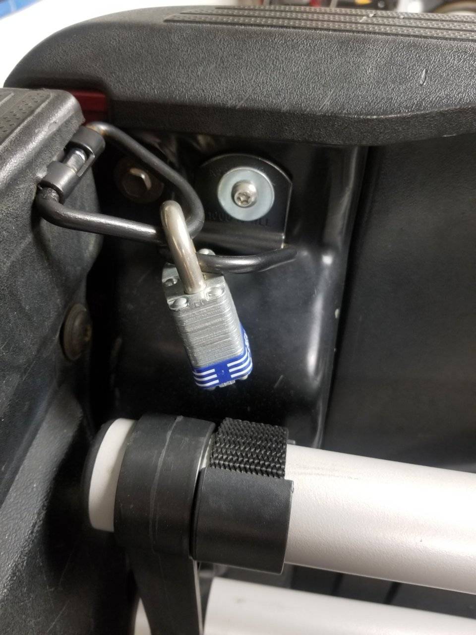 tailgate lock.jpg