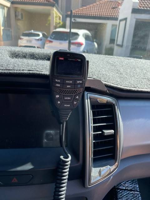 LHD-UHF-BRACKET-RANGER-GME.jpg