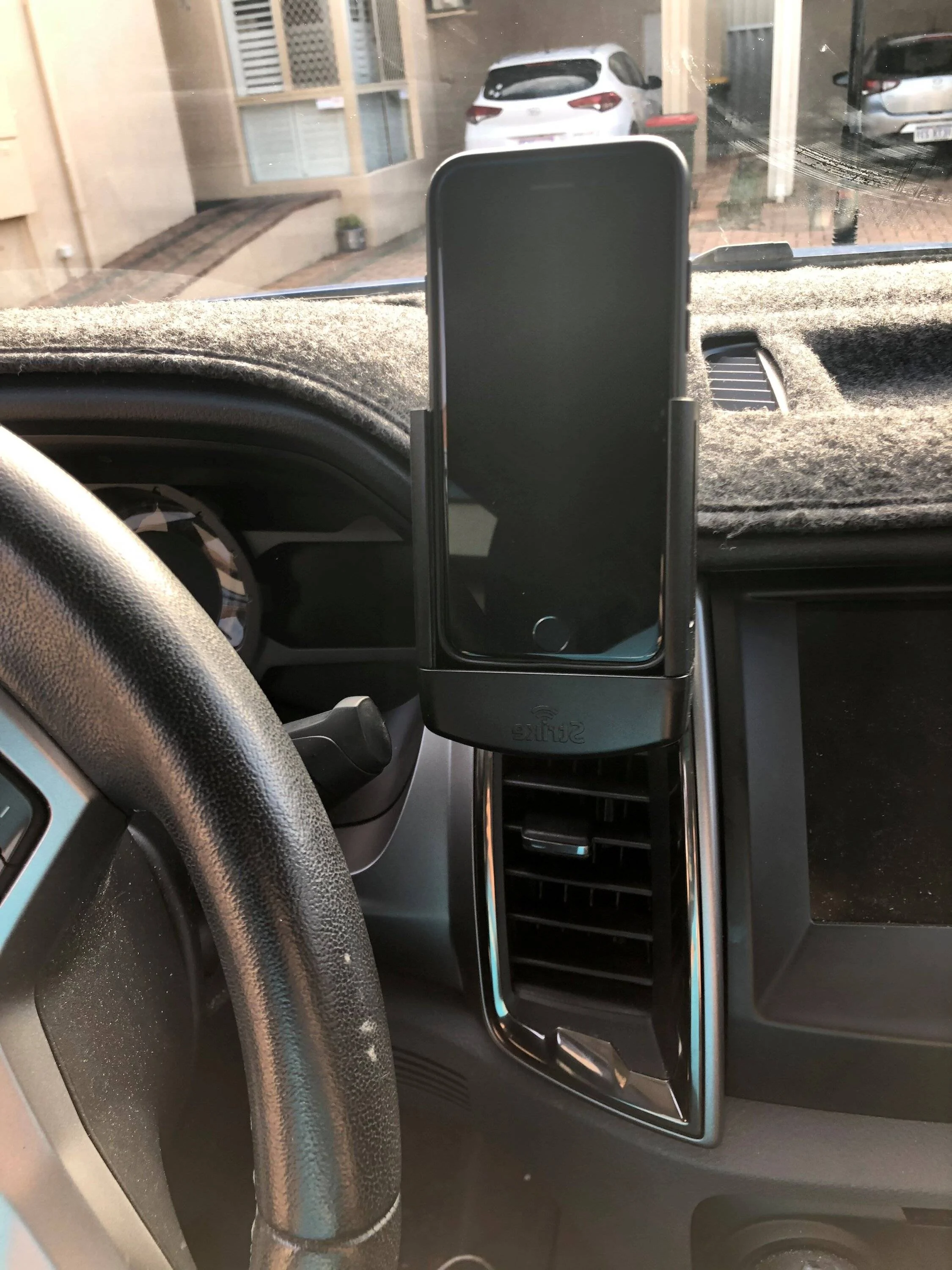 LHD-Left-of-Touch-Screen-Ranger-Everest.webp