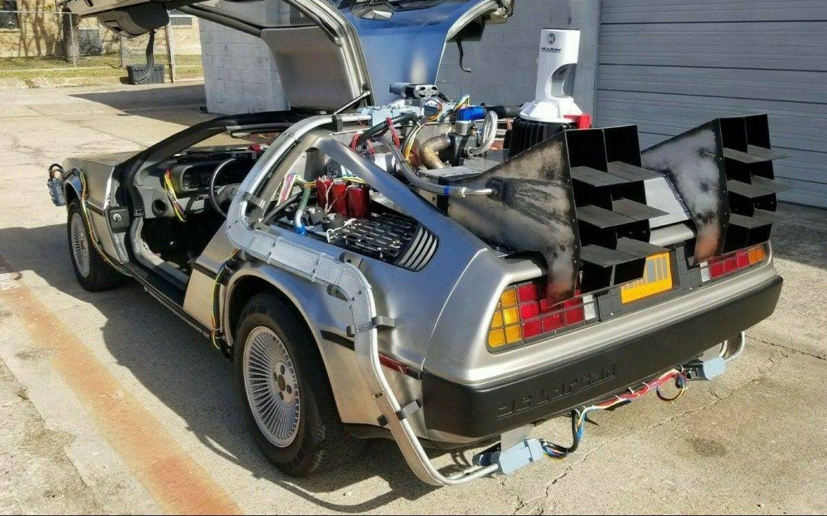1981-DeLorean-Back-To-The-Future-6-e1639070677161.jpg