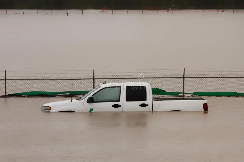 truck-submerged-flood-water-white-calgary-54915608.webp