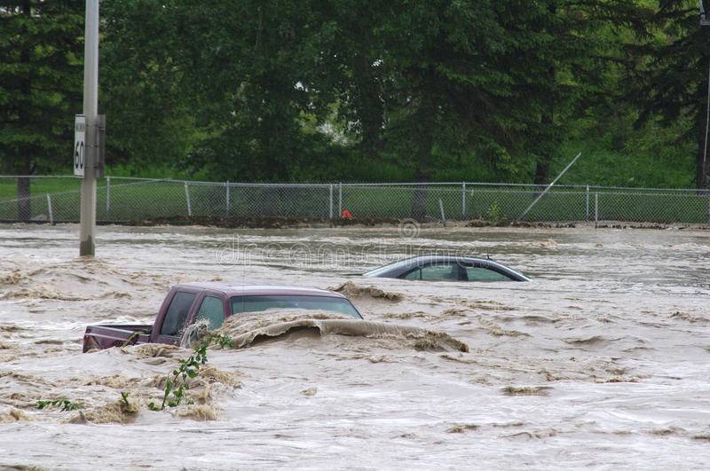 vehicle-submerged-calgary-flood-98995890.jpg