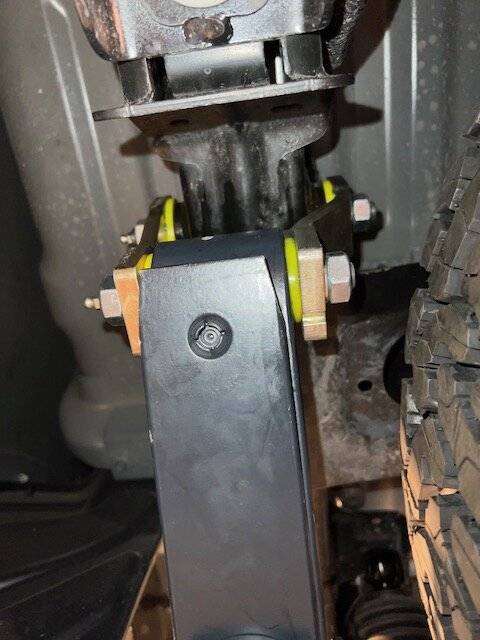 DS rear shackle installed.jpg