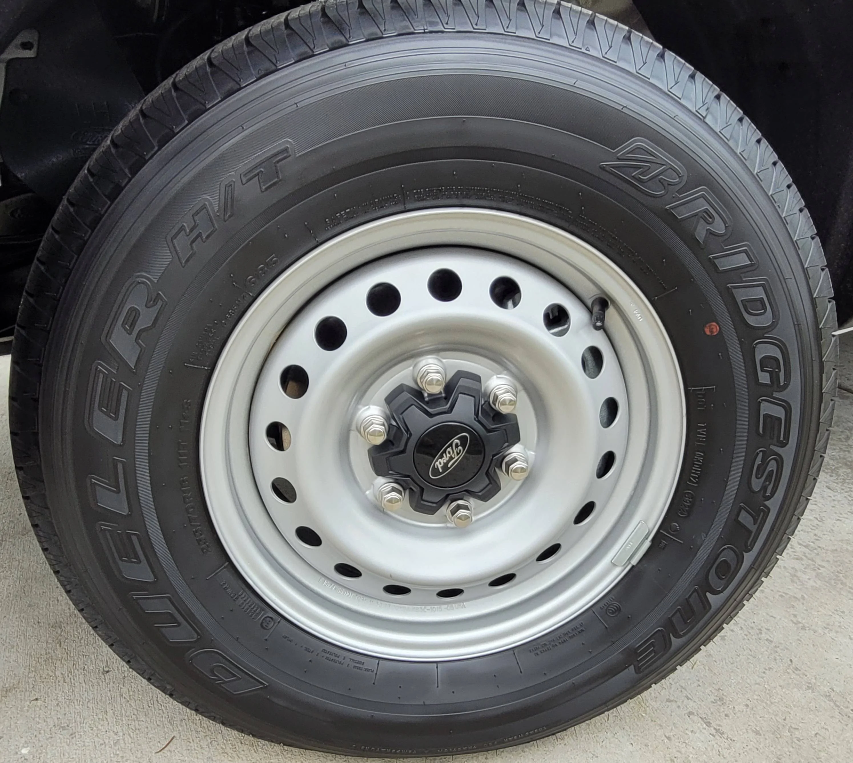 Bridgestone Dueler HT.jpg