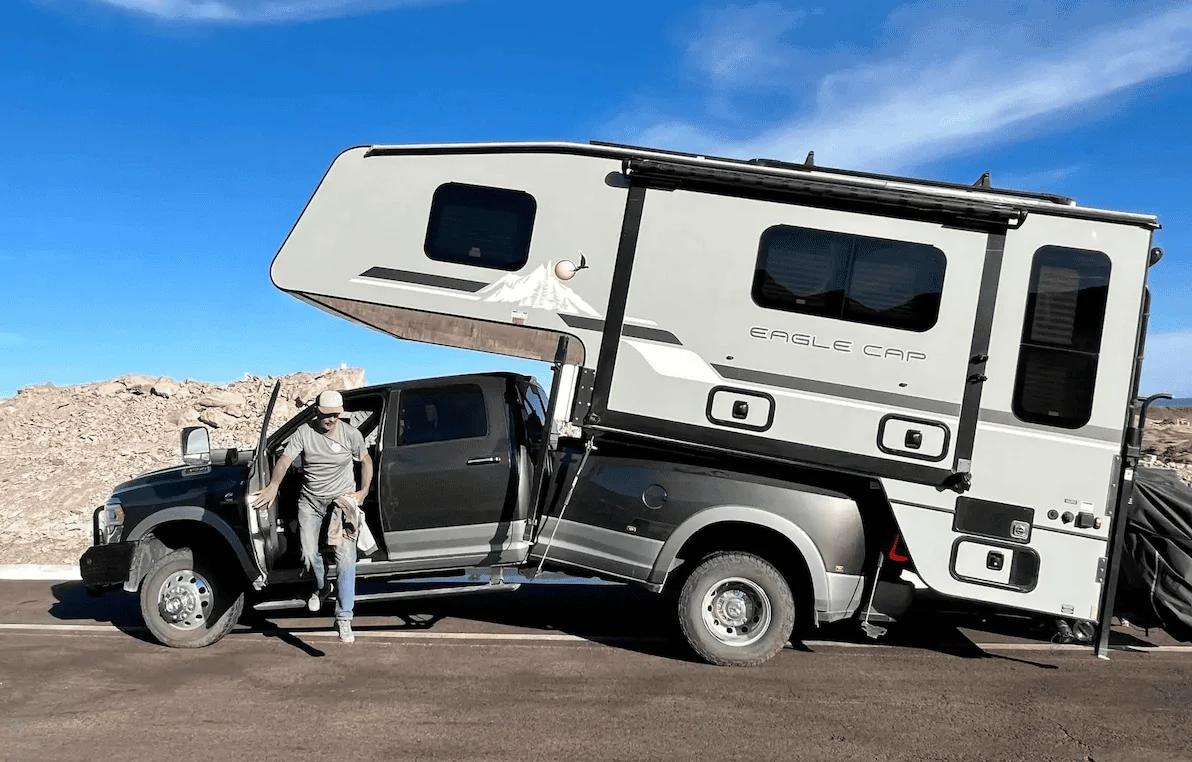 Broken-2020-Ram-3500-camper-truck-Facebook-2.webp