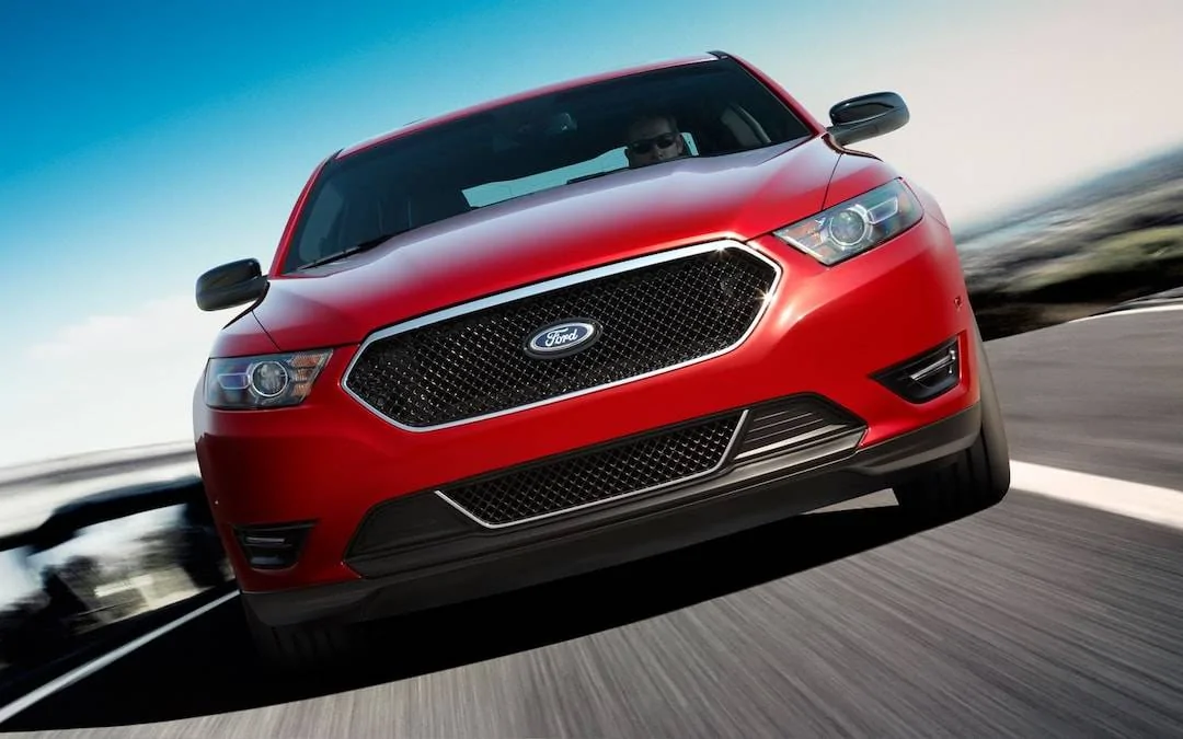 2013-Ford-Taurus-SHO-front-end-in-motion.jpg