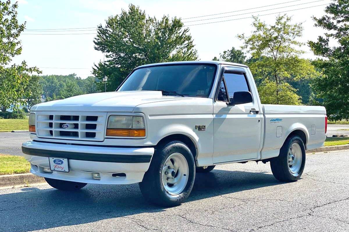 low-miles-and-supercharged-1995-ford-f-150-svt-lightning001.jpg