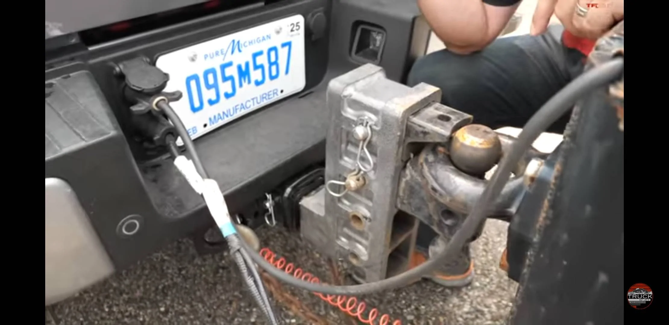 Screenshot_20230621-192755_YouTube.webp