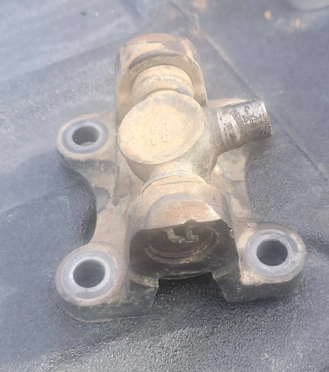 20231027_U-Joint from Rear Diff Flange - Side On.webp