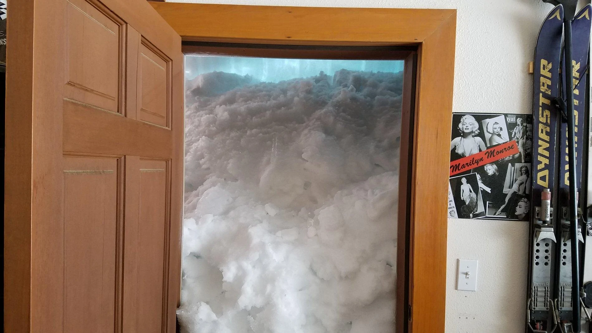 garage snow.webp