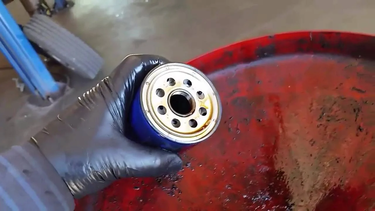double-gasket-danger-on-oil-change_Moment.jpg