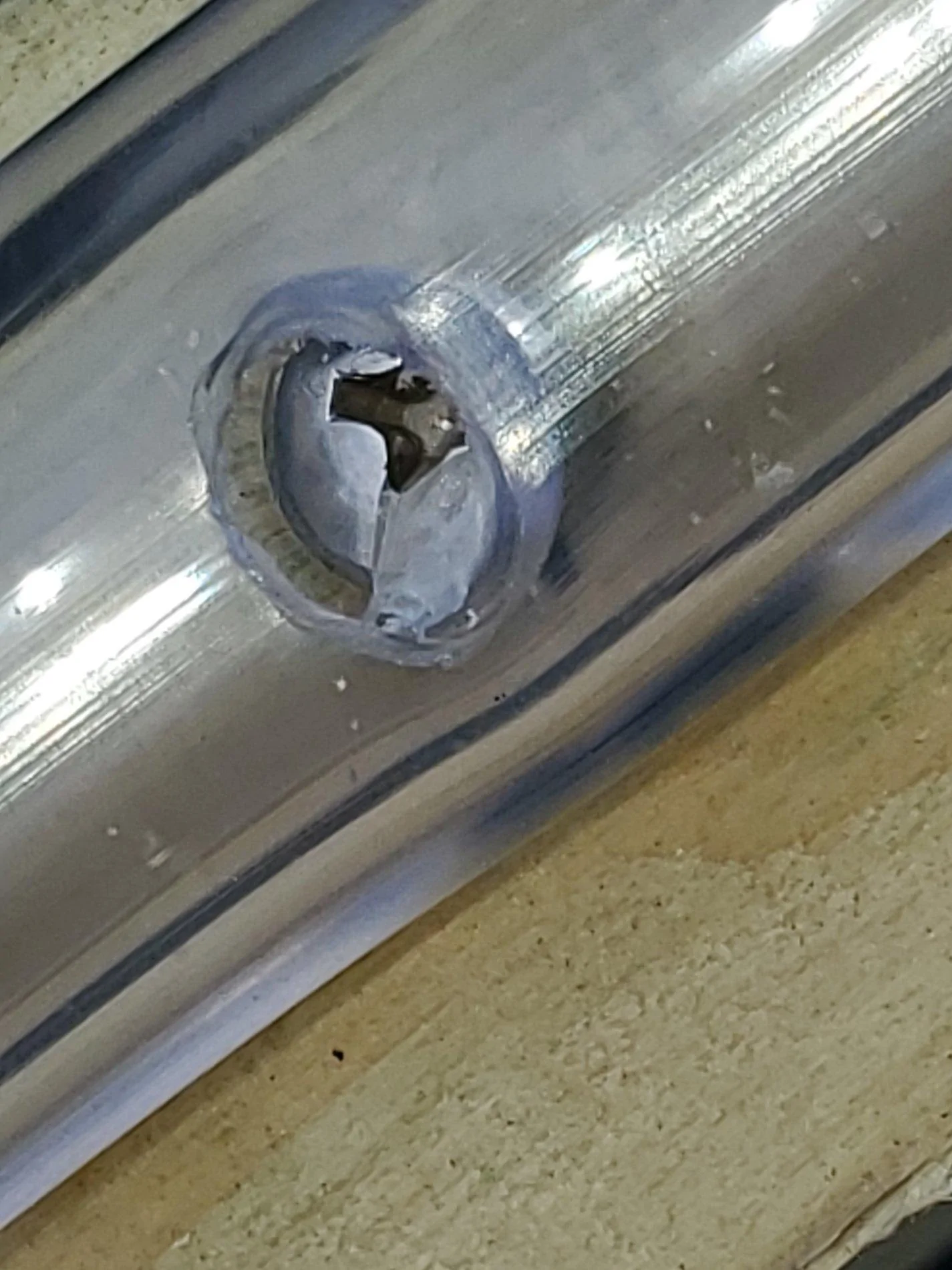 Middle screws no washers.webp