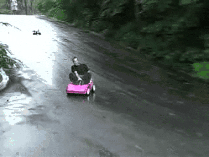 toy-car-crash-exploded-fxg7nt5s6ecjjvza.gif