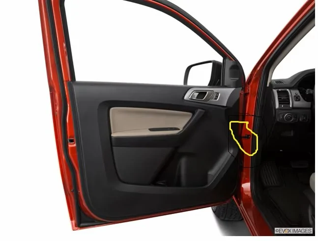 2019-Ford-Ranger SuperCab-open-door_13620_039_640x480.webp