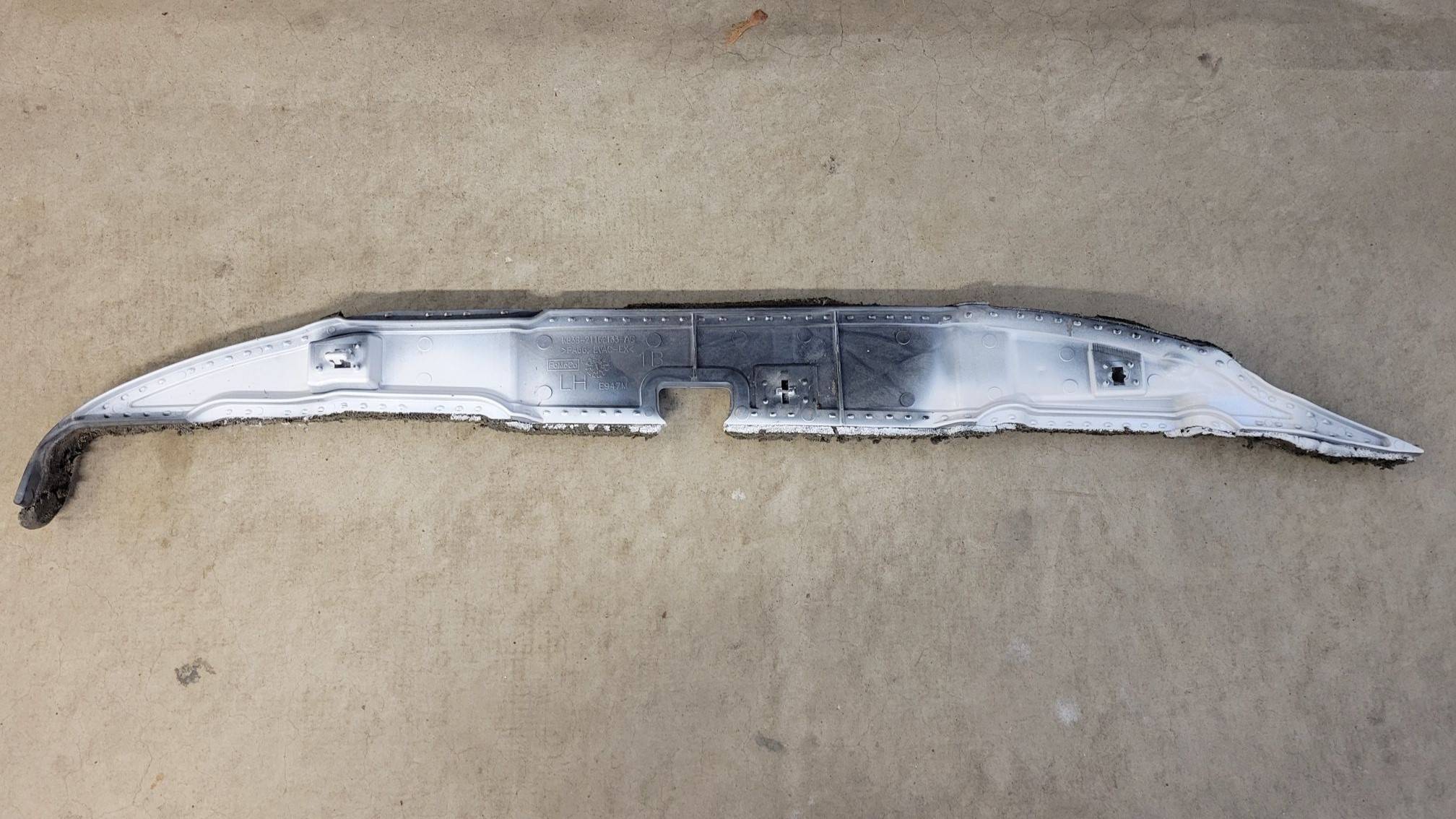 Fender Insulator Plastic.jpg