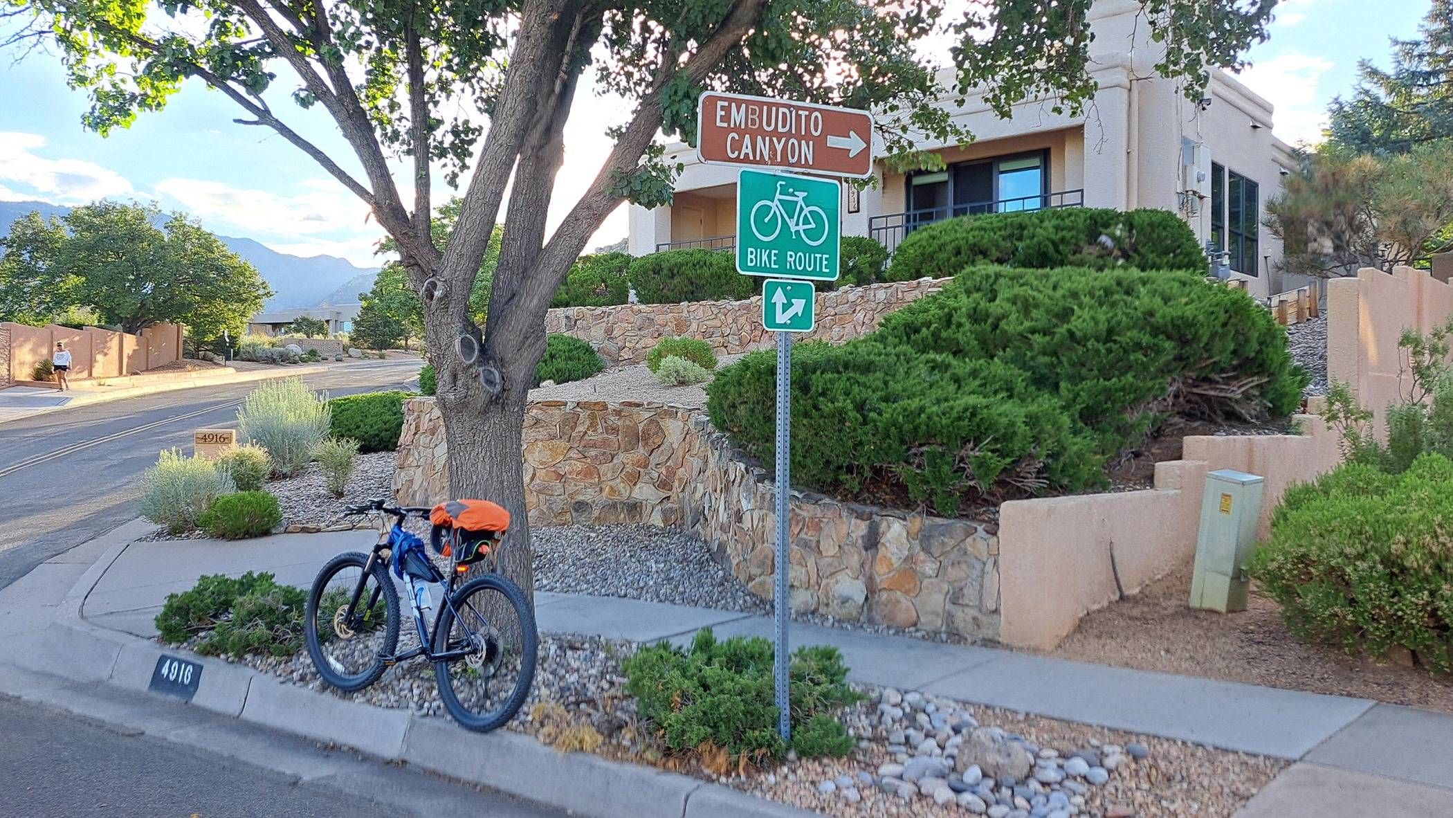 Sign to trails (jpg).jpg