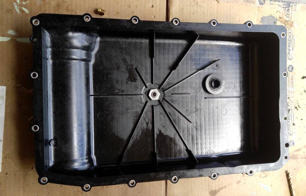 Tranny Pan Internal Drain Plug.jpg