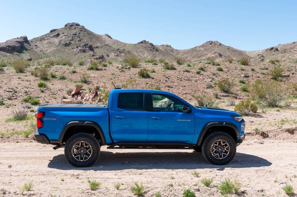 2023-chevrolet-colorado_100882221_l.jpg