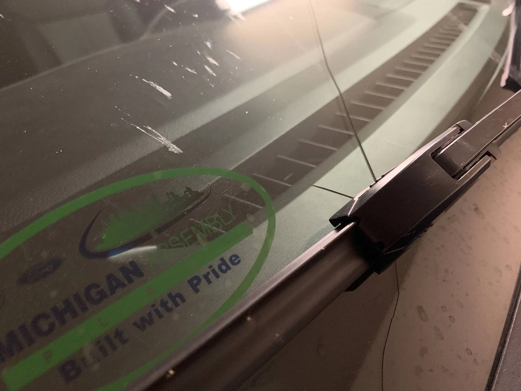 windshield_crack_02.webp